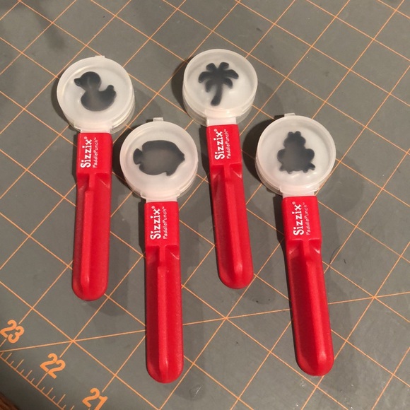4. Sizzix Paddle Punch Positionable hand Punch dies - Picture 2 of 15